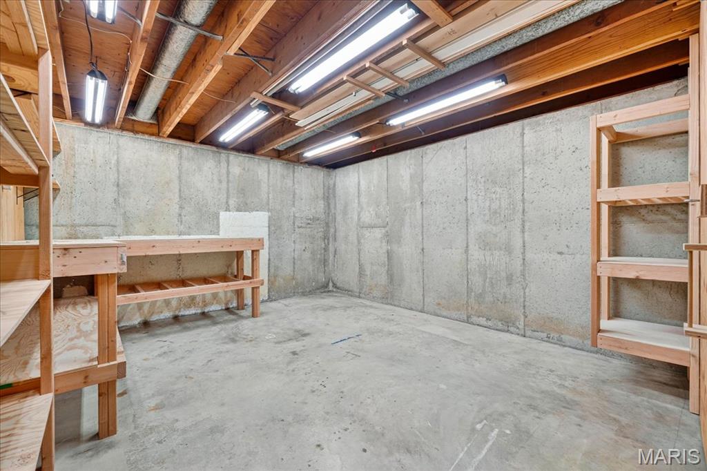 St Louis, Missouri 63146, United States, 3 Bedrooms Bedrooms, ,3 BathroomsBathrooms,Residential,Pending,210951