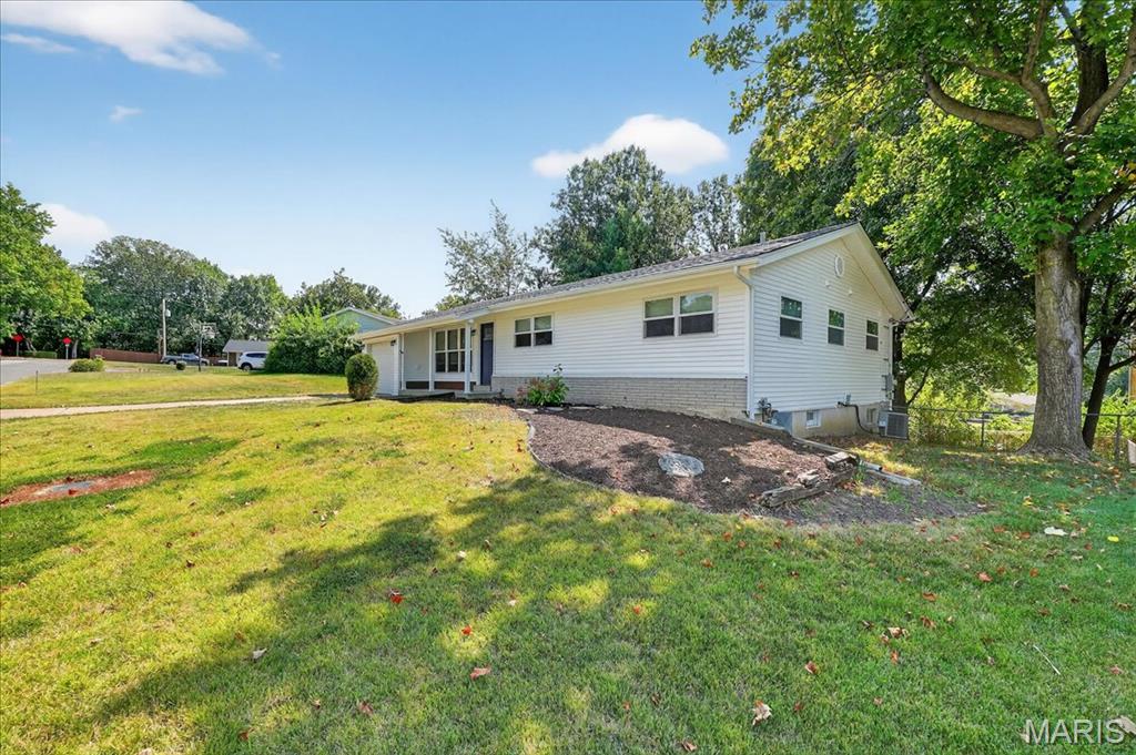 St Louis, Missouri 63146, United States, 3 Bedrooms Bedrooms, ,3 BathroomsBathrooms,Residential,Pending,210951