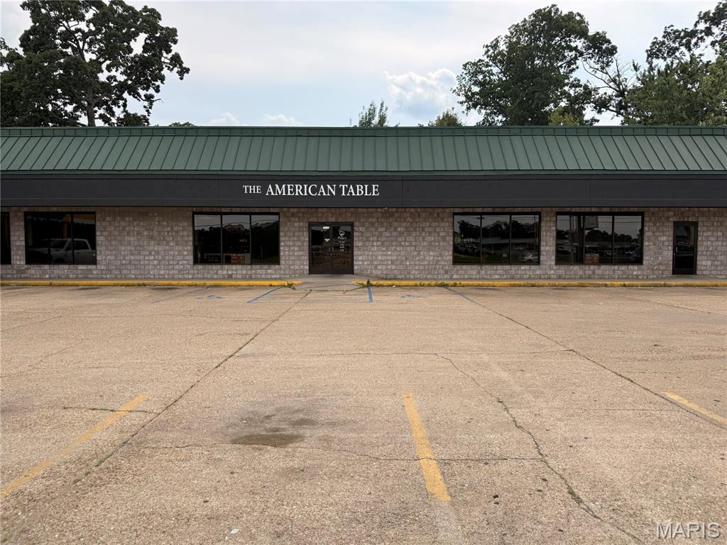 Photo 1 of 11 — 2035 N Westwood Boulevard, Poplar Bluff, MO 63901