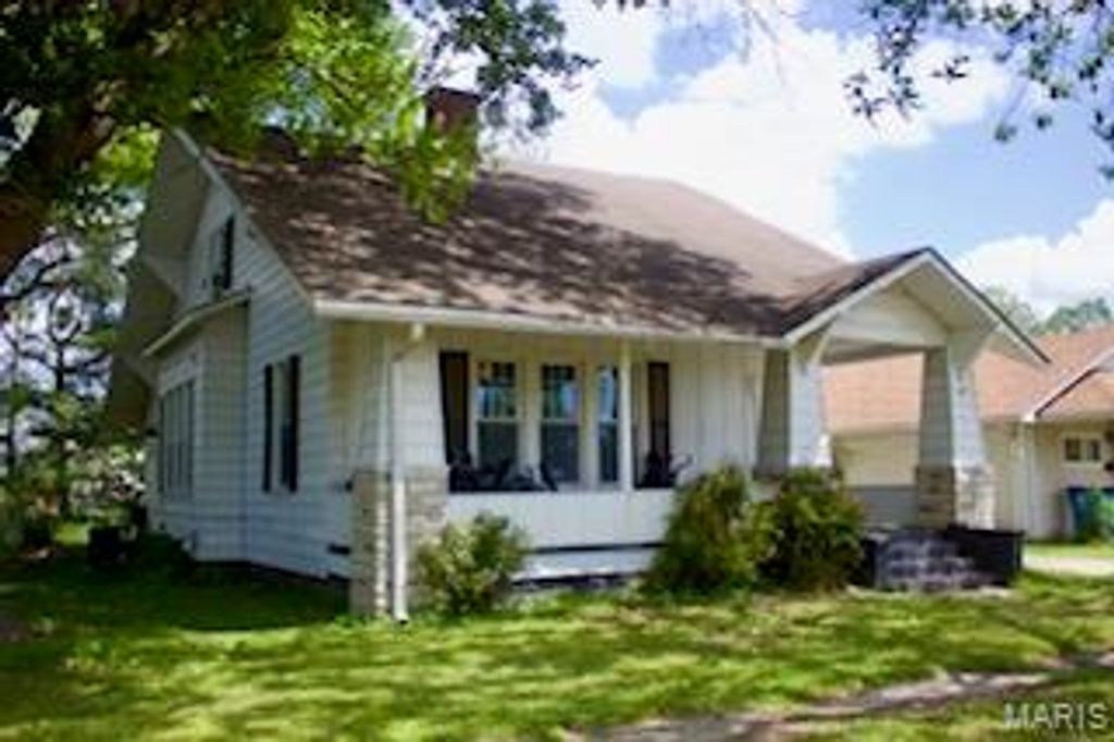 Photo of 315 W Parker Avenue, Chaffee, MO 63740 (MLS # 26026208)