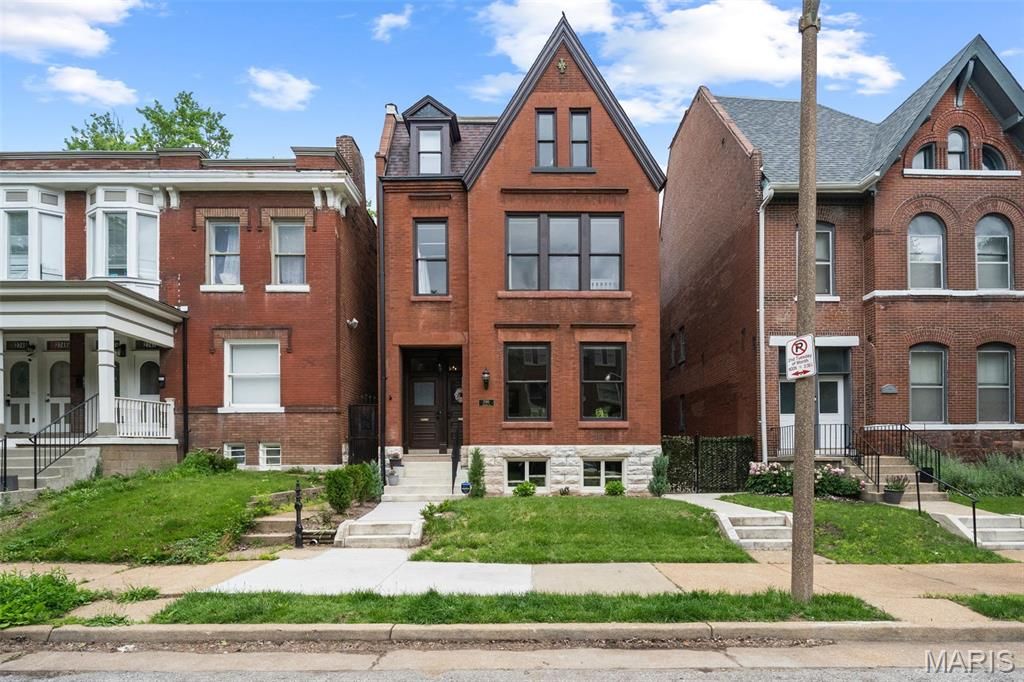 Photo of 2745 Armand Place, St Louis, MO 63104 (MLS # 26028700)