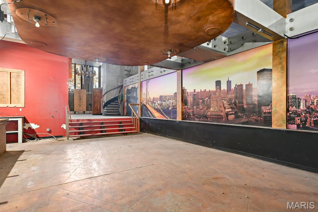 Lindells Add 03 - Commercial Sale