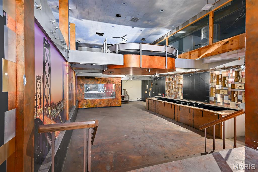 Lindells Add 03 - Commercial Sale