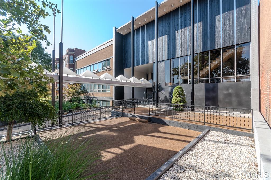 3914 Lindell Boulevard