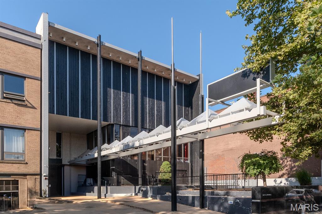 Lindells Add 03 - Commercial Sale