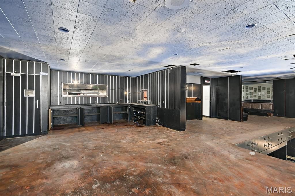 Lindells Add 03 - Commercial Sale