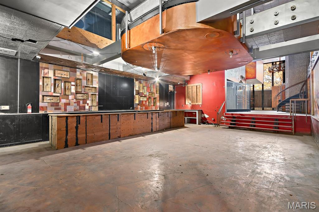 Lindells Add 03 - Commercial Sale