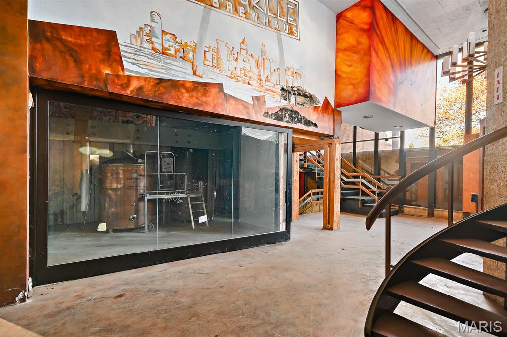 Lindells Add 03 - Commercial Sale