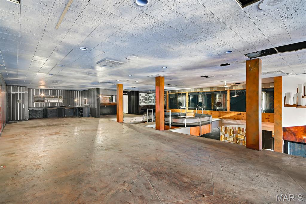 Lindells Add 03 - Commercial Sale