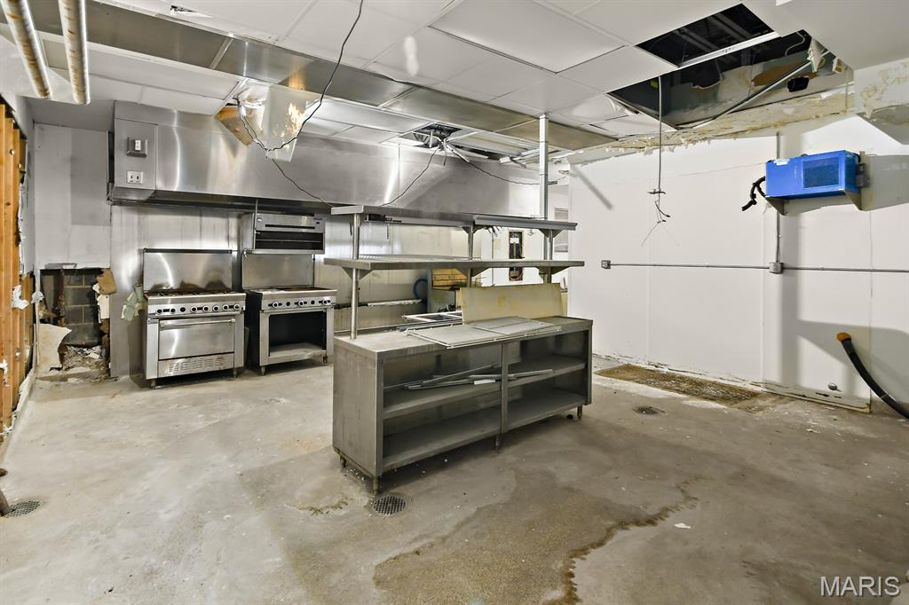 Lindells Add 03 - Commercial Sale