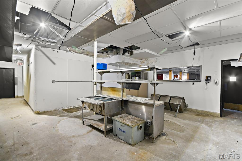 Lindells Add 03 - Commercial Sale