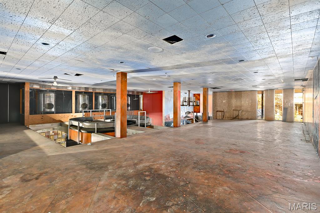 Lindells Add 03 - Commercial Sale