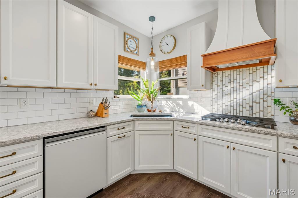 Photo of 692 Winding Bluffs Drive, Fenton, MO 63026 (MLS # 26064676)