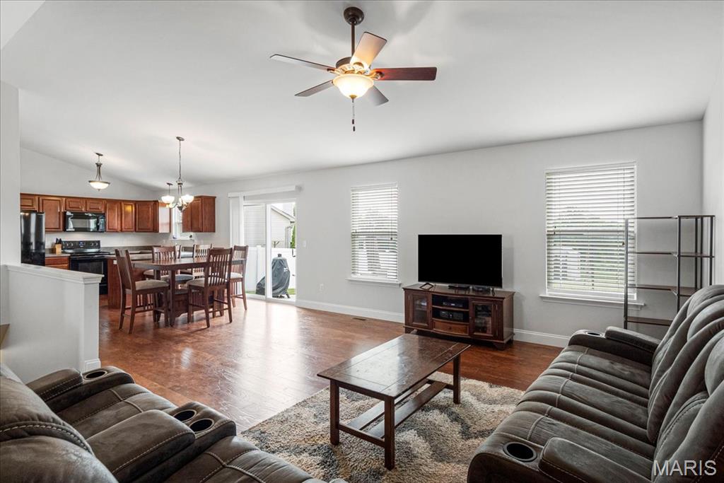 House Springs, Missouri 63051, United States, 3 Bedrooms Bedrooms, ,2 BathroomsBathrooms,Residential,Pending,161828