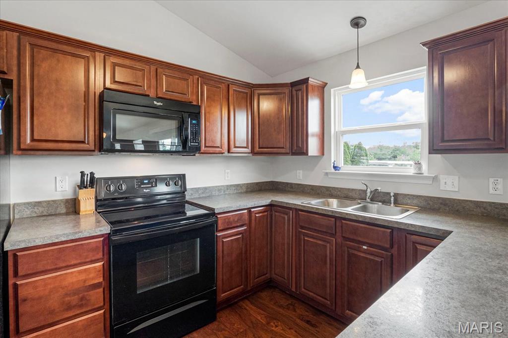 House Springs, Missouri 63051, United States, 3 Bedrooms Bedrooms, ,2 BathroomsBathrooms,Residential,Pending,161828