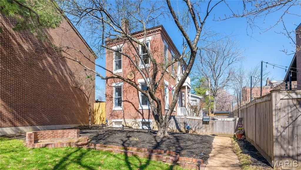 Photo of 921 Morrison Avenue, St Louis, MO 63104 (MLS # 26025794)