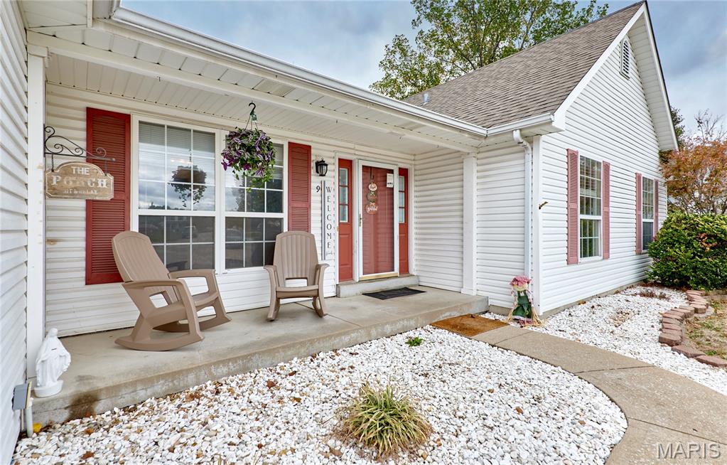Photo of 9 Percheron Place, St Peters, MO 63376 (MLS # 26066034)
