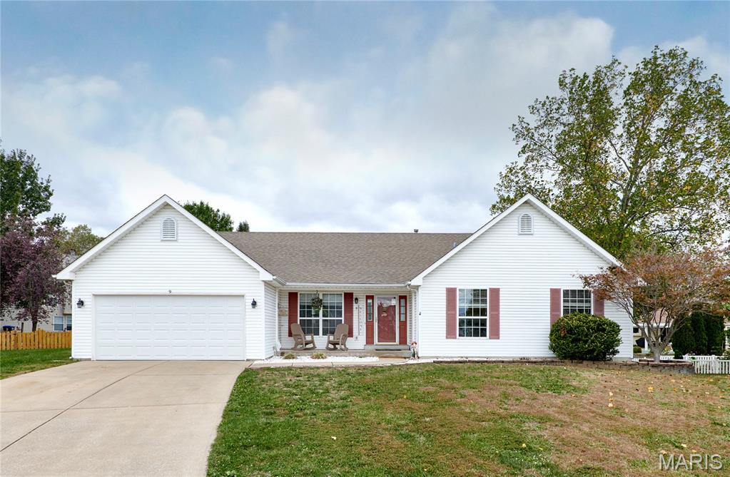 Photo of 9 Percheron Place, St Peters, MO 63376 (MLS # 26066034)