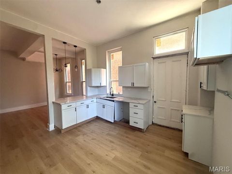 Tiny photo for 1725 Oregon Place, St Louis, MO 63104 (MLS # 26030137)