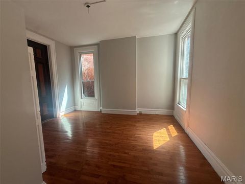 Tiny photo for 1725 Oregon Place, St Louis, MO 63104 (MLS # 26030137)