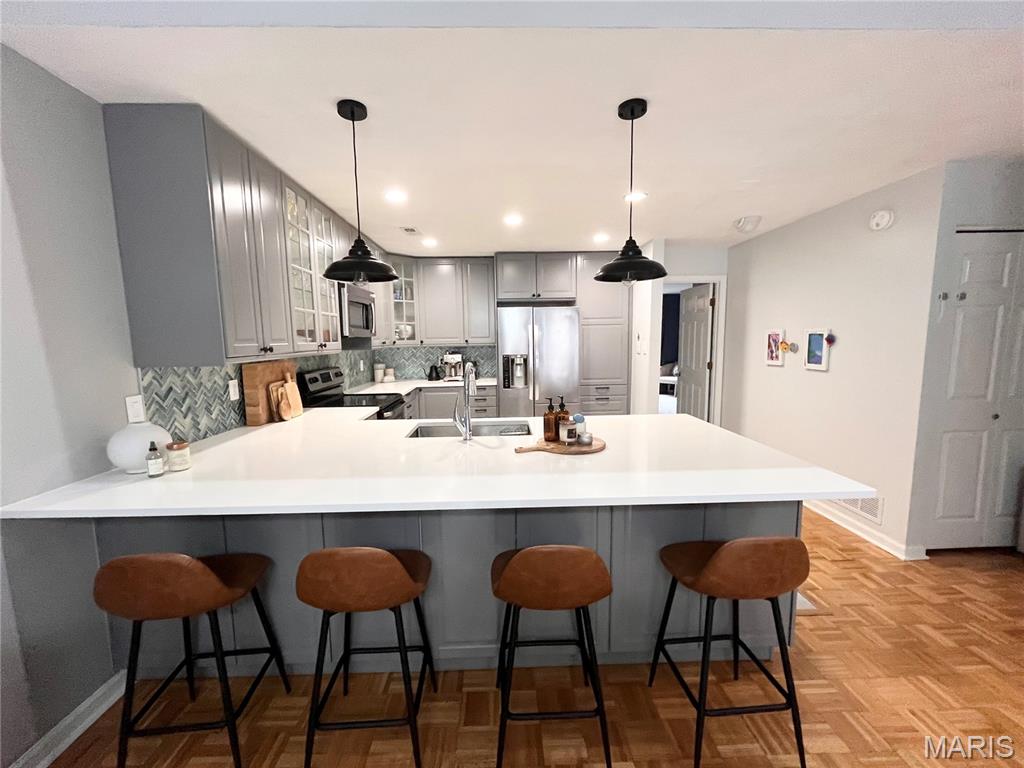 4453 W Pine Boulevard 10
