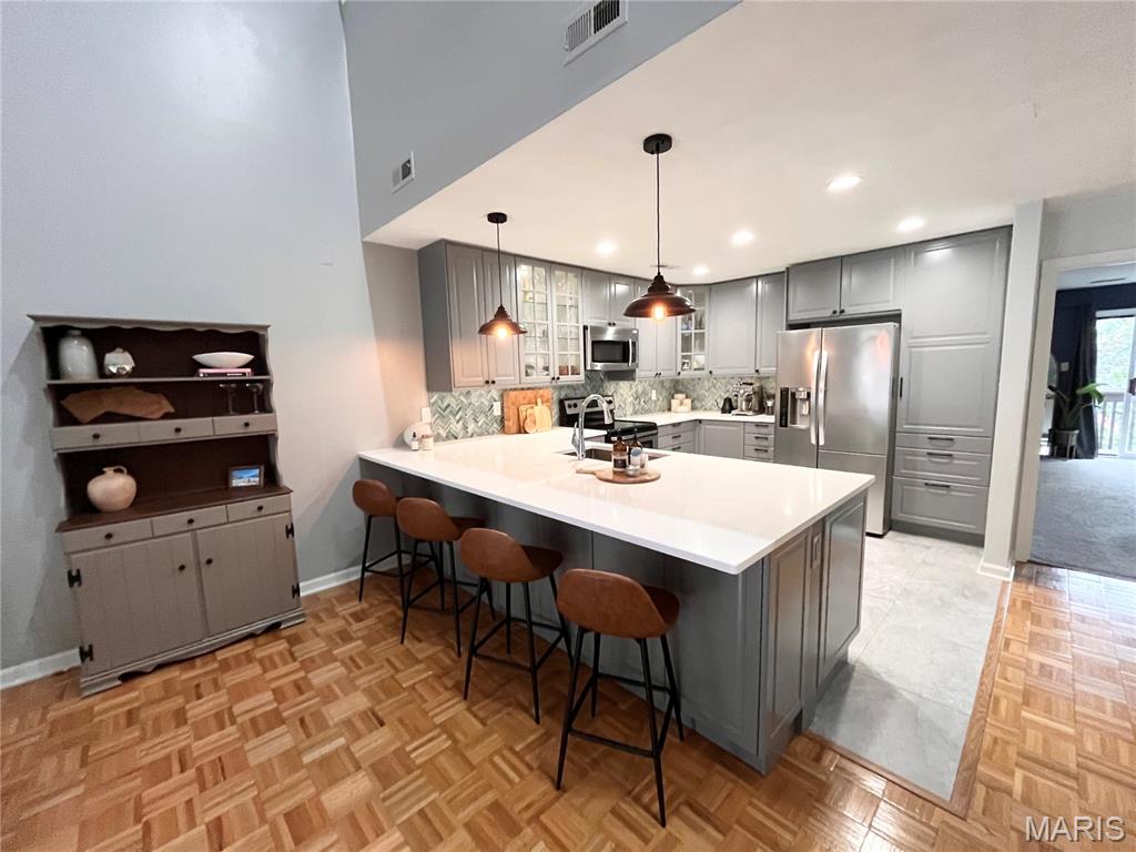 4453 W Pine Boulevard 10