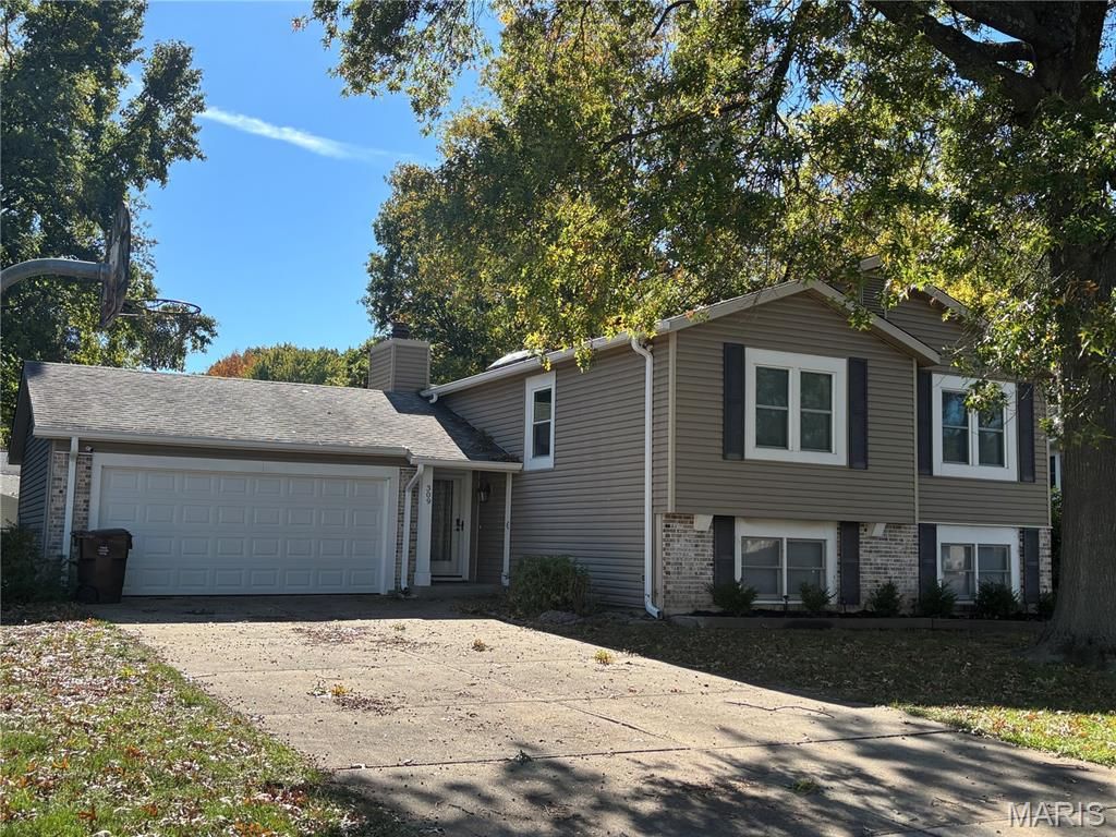 Photo of 309 Lemonwood Drive, St Peters, MO 63376 (MLS # 25073672)