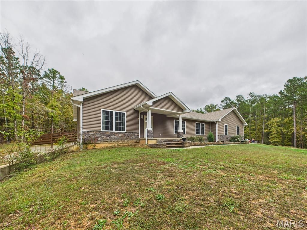 Photo of 139 County Road 425, Poplar Bluff, MO 63901 (MLS # 25072165)