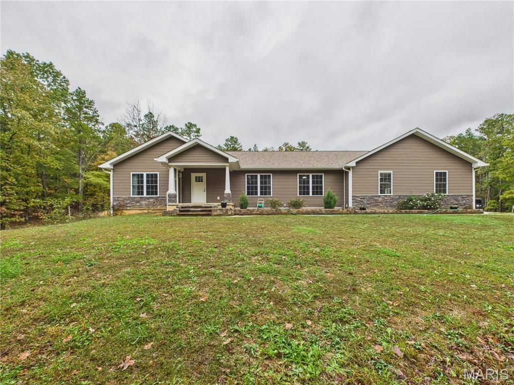 Photo of 139 County Road 425, Poplar Bluff, MO 63901 (MLS # 25072165)