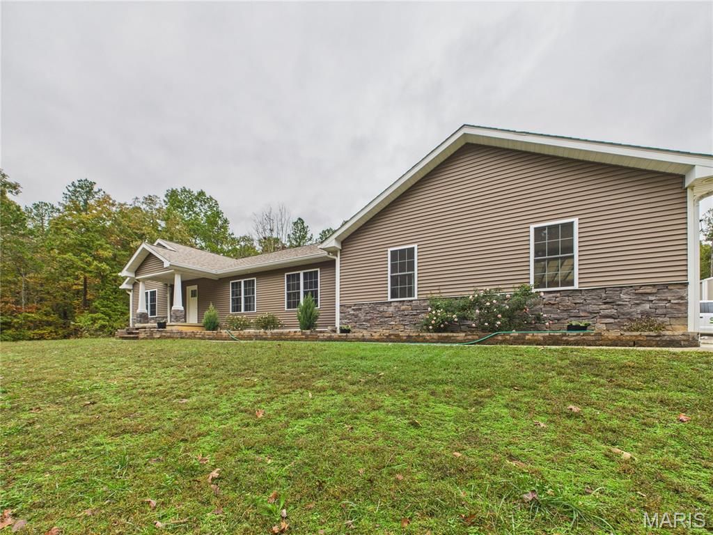 Photo of 139 County Road 425, Poplar Bluff, MO 63901 (MLS # 25072165)
