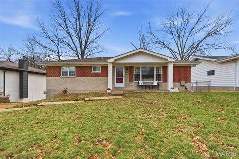 1030 Camelot Gardens Dr Drive St Louis MO 63125