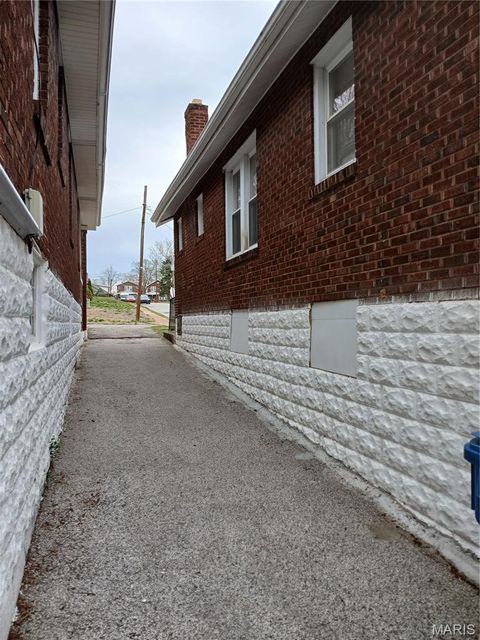 Tiny photo for 7020 Greenway Avenue, Beverly Hills, MO 63121 (MLS # 26019282)