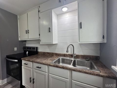 Tiny photo for 315 S Park Lane, Dexter, MO 63841 (MLS # 26031109)