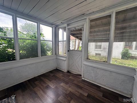 Tiny photo for 315 S Park Lane, Dexter, MO 63841 (MLS # 26031109)