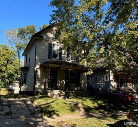 Photo of 2331 Edison Avenue, Granite City, IL 62040 (MLS # 25082485)