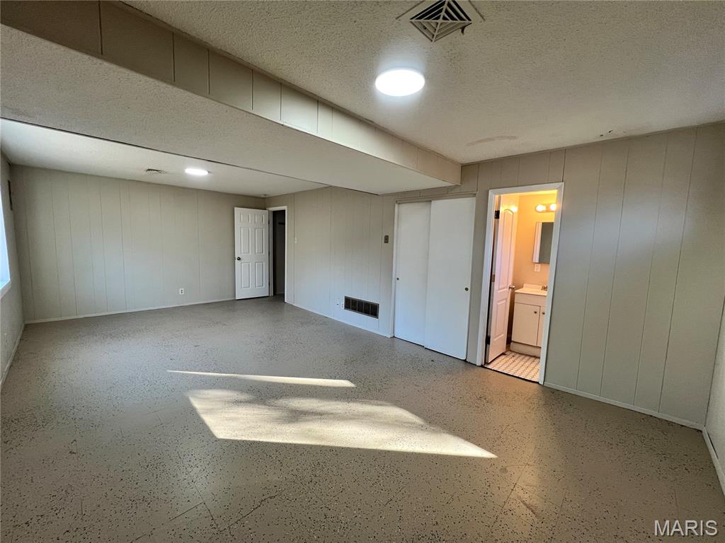 Glenview Court - Residential Lease