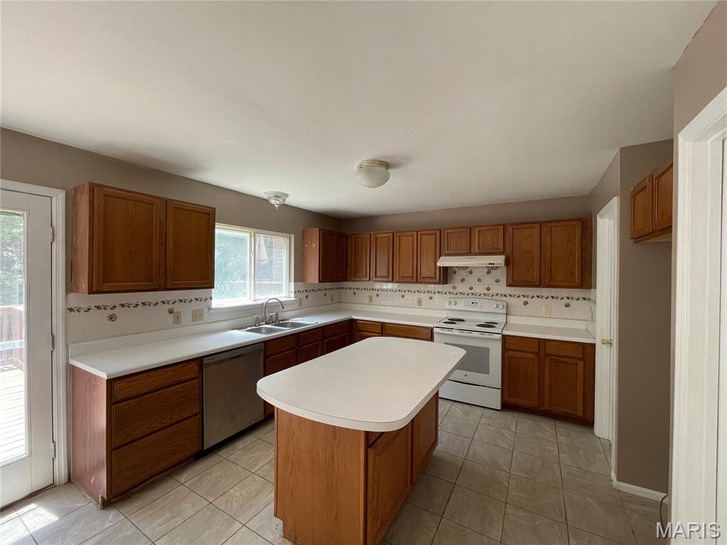 Canary Estates - Residential Lease