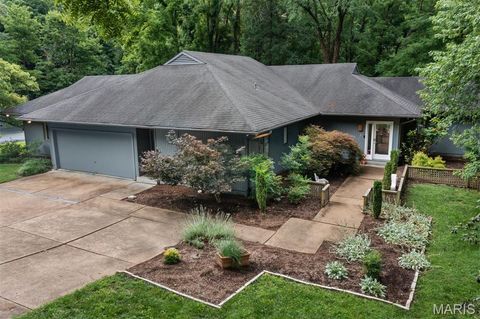 Photo of 109 N Ballas Road #B, Kirkwood, MO 63122 (MLS # 26044626)