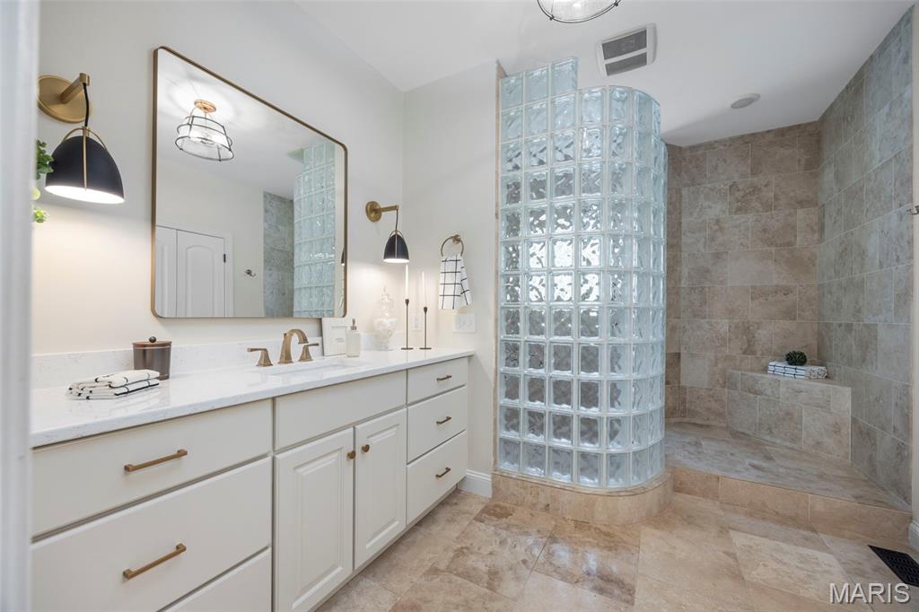 St Louis, Missouri 63122, United States, 5 Bedrooms Bedrooms, ,5 BathroomsBathrooms,Residential,Coming Soon,218257