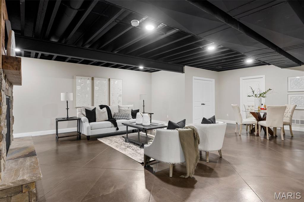 St Louis, Missouri 63122, United States, 5 Bedrooms Bedrooms, ,5 BathroomsBathrooms,Residential,Coming Soon,218257