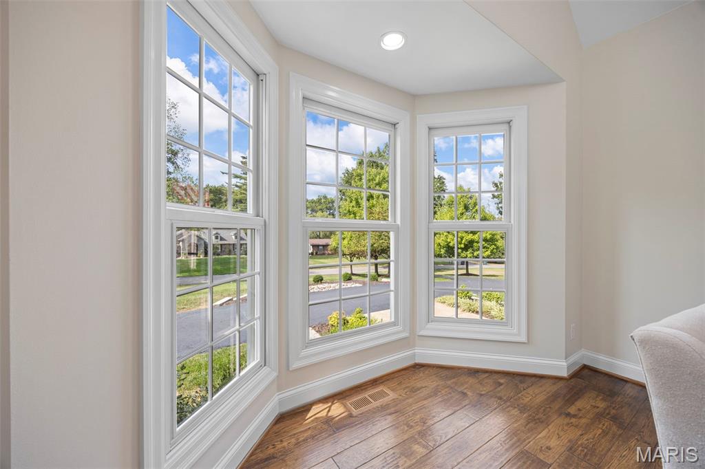 St Louis, Missouri 63122, United States, 5 Bedrooms Bedrooms, ,5 BathroomsBathrooms,Residential,Coming Soon,218257