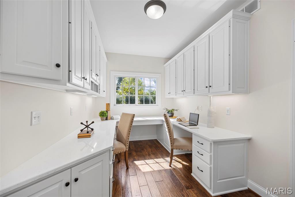 St Louis, Missouri 63122, United States, 5 Bedrooms Bedrooms, ,5 BathroomsBathrooms,Residential,Coming Soon,218257