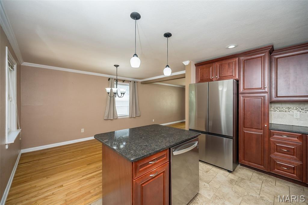 St Louis, Missouri 63114, United States, 4 Bedrooms Bedrooms, ,2 BathroomsBathrooms,Residential,Pending,186420