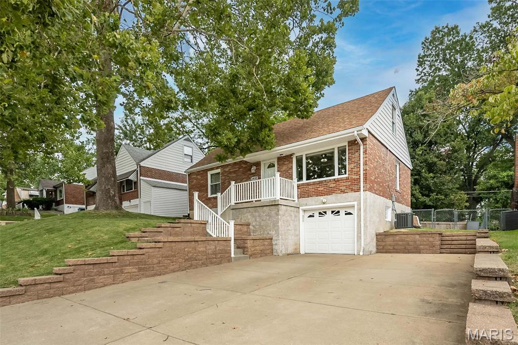 St Louis, Missouri 63114, United States, 4 Bedrooms Bedrooms, ,2 BathroomsBathrooms,Residential,Pending,186420