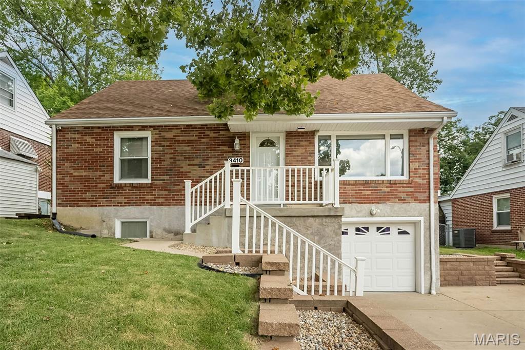 St Louis, Missouri 63114, United States, 4 Bedrooms Bedrooms, ,2 BathroomsBathrooms,Residential,Pending,186420