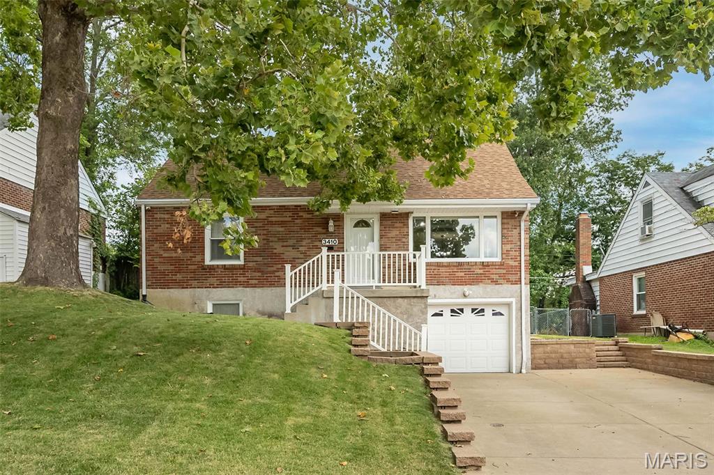 St Louis, Missouri 63114, United States, 4 Bedrooms Bedrooms, ,2 BathroomsBathrooms,Residential,Pending,186420