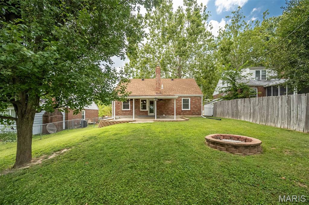 St Louis, Missouri 63114, United States, 4 Bedrooms Bedrooms, ,2 BathroomsBathrooms,Residential,Pending,186420