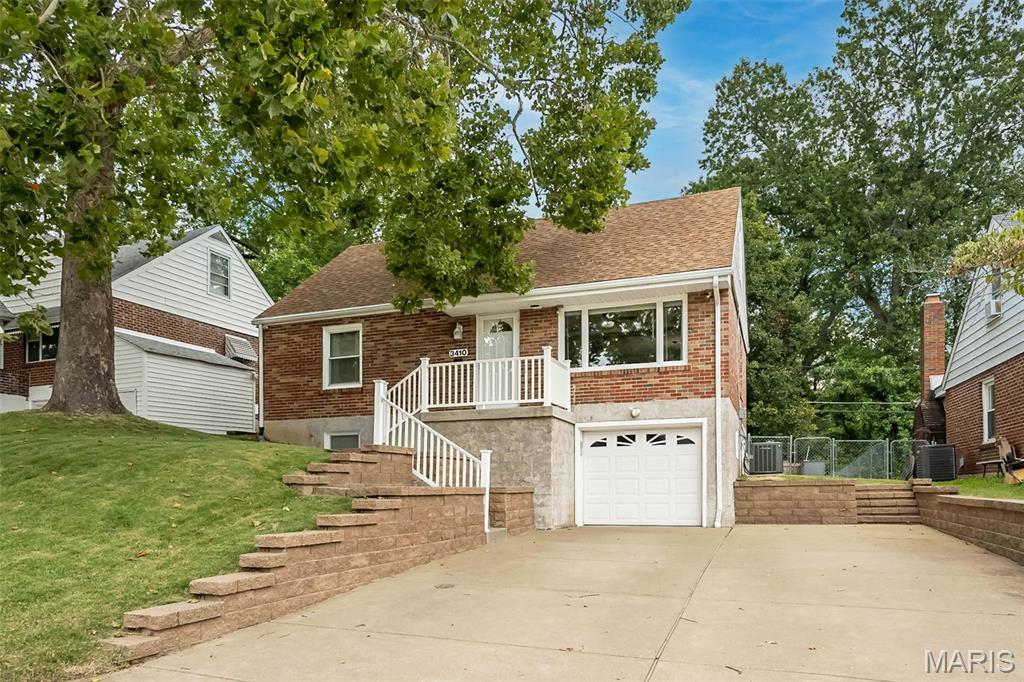 St Louis, Missouri 63114, United States, 4 Bedrooms Bedrooms, ,2 BathroomsBathrooms,Residential,Pending,186420