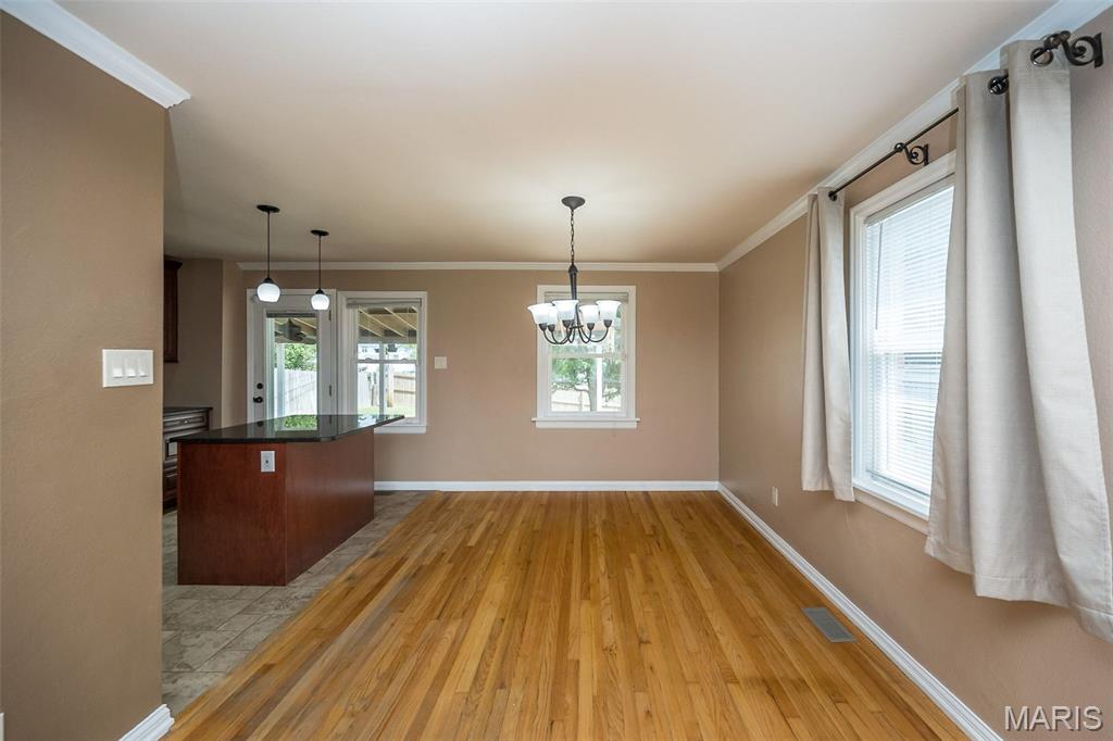 St Louis, Missouri 63114, United States, 4 Bedrooms Bedrooms, ,2 BathroomsBathrooms,Residential,Pending,186420