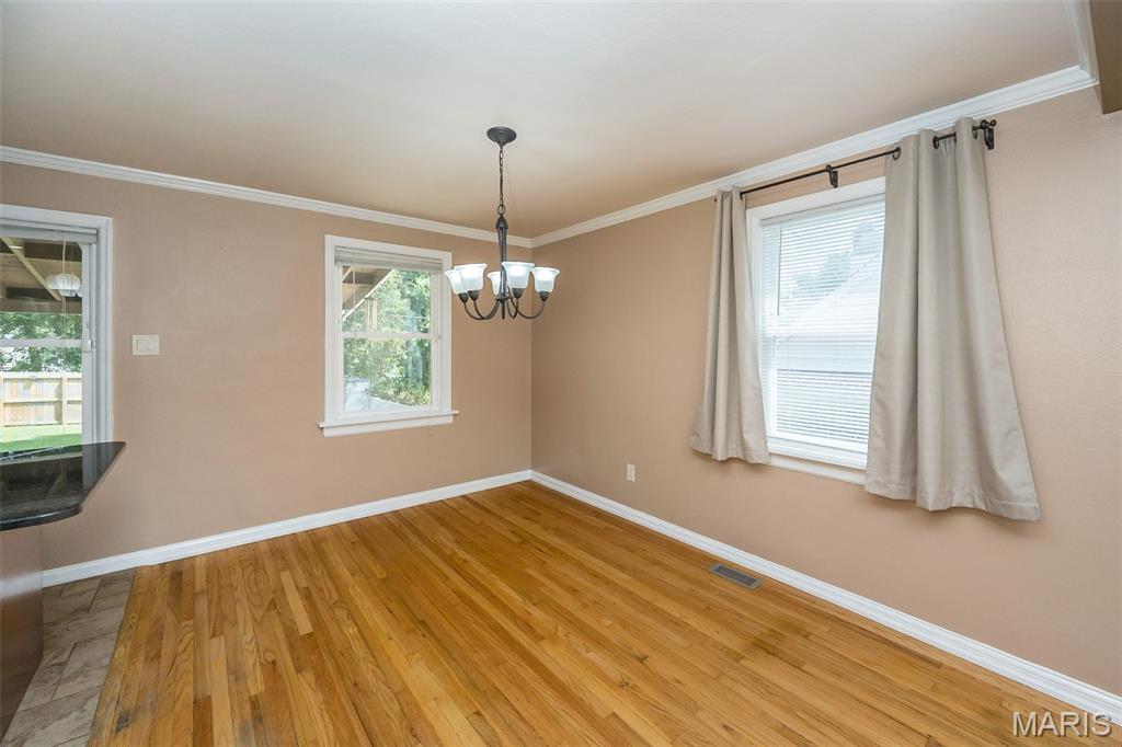 St Louis, Missouri 63114, United States, 4 Bedrooms Bedrooms, ,2 BathroomsBathrooms,Residential,Pending,186420